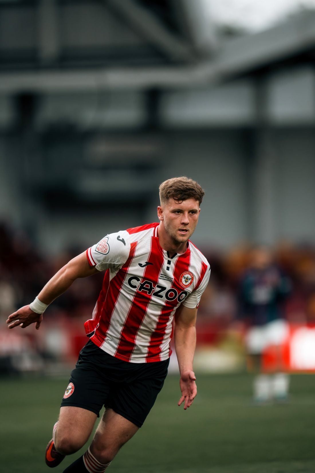 Brentford player tracks a run