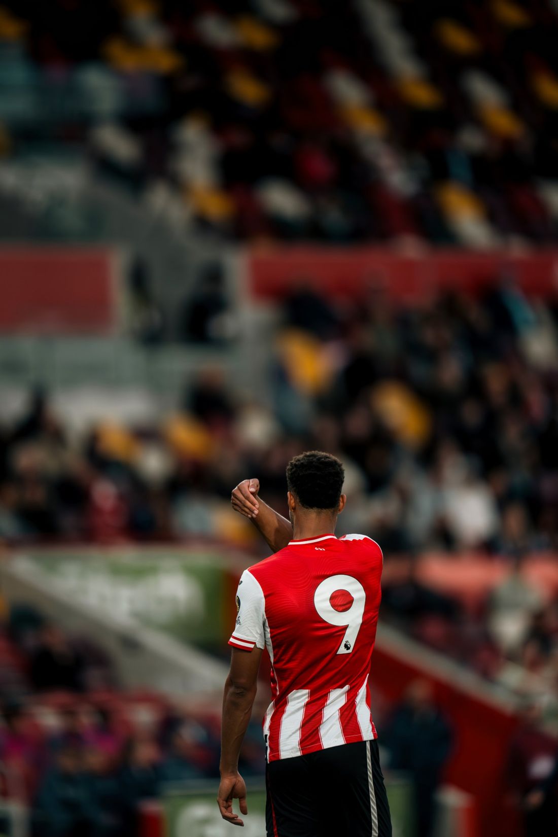 Brentford number 9 in front of the crowd