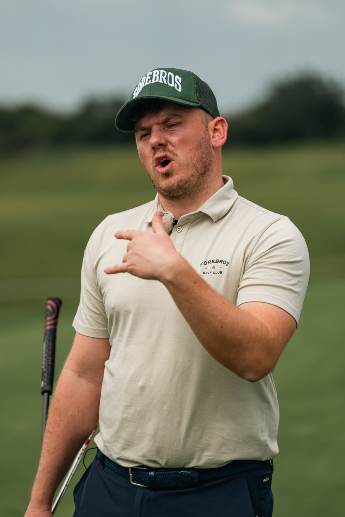 Golfer reacts mid-conversation